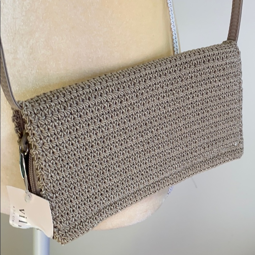 Liz Claiborne Neutral Crossbody/ Clutch - Picture 2 of 8